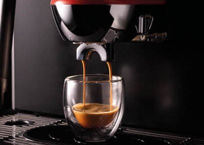 Espresso extraction into a double-wall glass on Supera